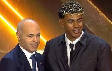 再见曼联！曝6500万“顶星”离队！1.8亿强援投奔红魔，强挖皇马