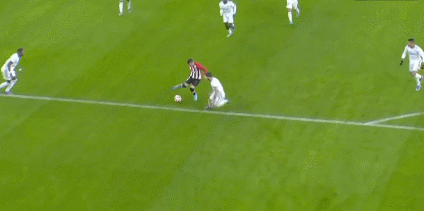 2015年6月：纽约洋基队艾力克斯·罗德里奎兹面对贾斯丁·维兰德击出生涯第3000安。