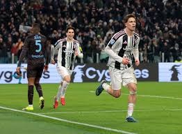 《棒球与收藏夹：死忠球迷家里的“棒球圣殿”》